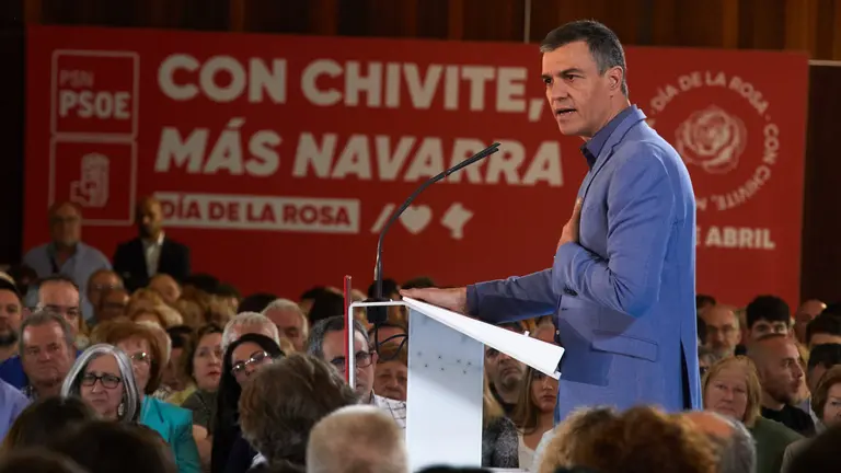 El secretario general del PSOE y presidente del Gobierno, Pedro Sánchez, interviene junto con la secretaria general del PSN-PSOE y candidata a la reelección de Navarra, María Chivite, en el acto de presentación de la candidata a la alcaldía de Pamplona, Elma Saiz, en Baluarte. IÑIGO ALZUGARAY