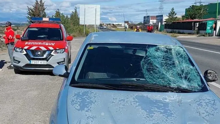 Un conductor arrolla a tres ciclistas en Navarra. POLICÍA FORAL