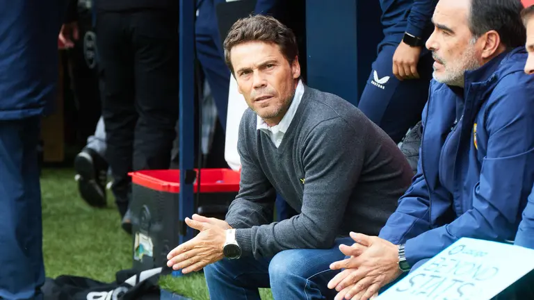 Rubi (entrenador UD Almería) durante el partido de la Liga Santander entre CA Osasuna y UD Almería disputado en el estadio de El Sadar en Pamplona. IÑIGO ALZUGARAY