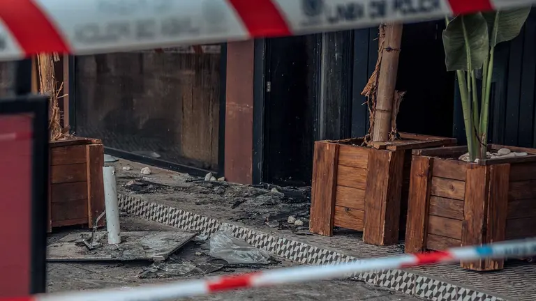 Restaurante 'Burro Canaglia Bar&Resto' precintado por un incendio, en la plaza de Manuel Becerra, a 22 de abril de 2023, en Madrid (España)Gabriel Luengas / Europa Press
22/4/2023