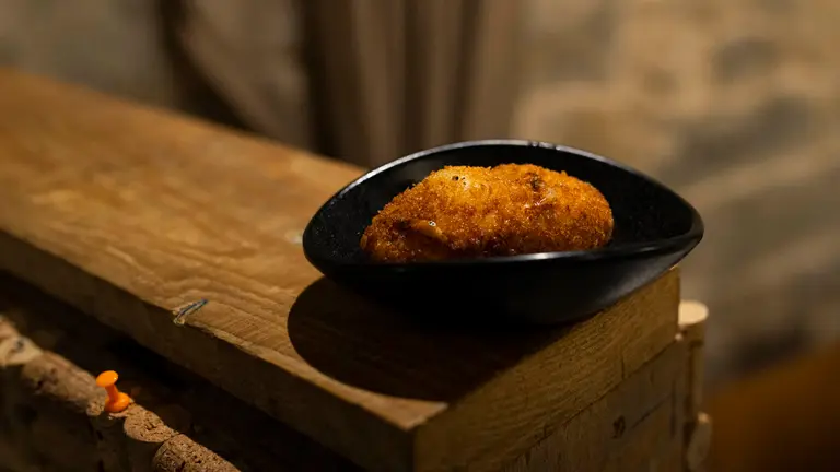 Presentación en el bar Iruñazarra de la VI Semana de la Croqueta, que se celebrará del 19 al 28 de mayo en 80 bares de la Comunidad foral. JASMINA AHMETSPAHIC