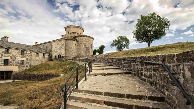 Santuario de San Miguel de Aralar. SANMIGUELDEARALAR.ORG