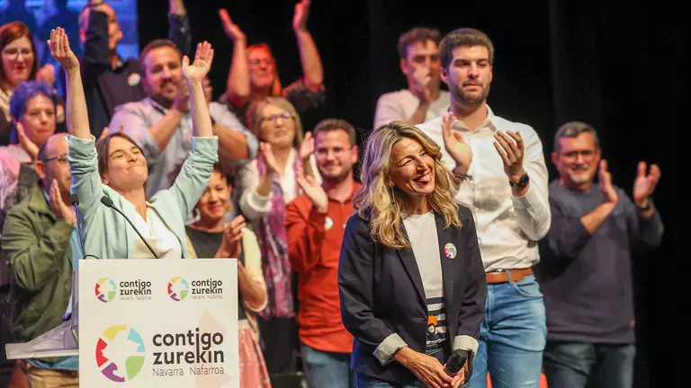 La vicepresidenta segunda del Gobierno y líder de Sumar, Yolanda Díaz, tras finalizar su intervención en el acto central de la campaña de Contigo Navarra-Zurekin Nafarroa, este viernes en Burlada (Navarra). EFE/ Villar Lopez