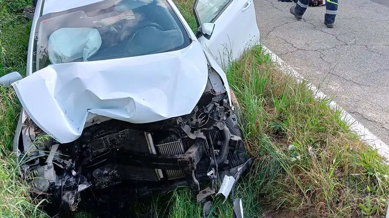 Trasladada una persona al Hospital García Orcoyen de Estella tras sufrir un accidente vial en Guesálaz. BOMBEROS DE NAVARRA