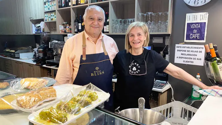 Luis Rey y Luisa Azcona en La Era Café, situada en la Plaza de los Fueros de Estella. Navarra.com
