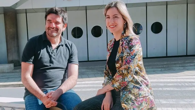 Eneko Larrate y Eva Eliceche, durante un acto reciente de la campaña electoral. ARCHIVO