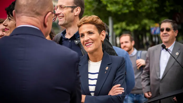 La candidata del PSN a la Presidencia del Gobierno de Navarra, María Chivite, y la candidata al Ayuntamiento de Pamplona, Elma Saiz, realizan el mensaje del día. JASMINA AHMETSPAHIC