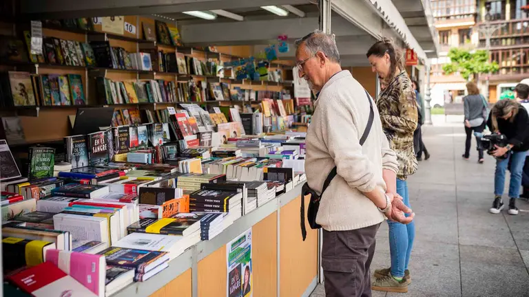 Inauguración de la III Feria del libro de Navarra organizada por la Asociación de Librerías Diego de Haro. JASMINA AHMETSPAHIC