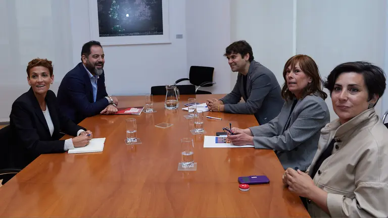 La secretaria general del PSN y candidata a la Presidencia del Gobierno de Navarra, María Chivite, se reúne con la candidata de Geroa Bai, Uxue Barkos. IÑIGO ALZUGARAY