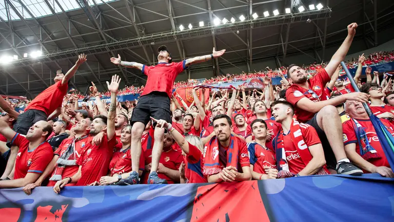 La grada del estadio de El Sadar durante el partido de la Liga Santander entre CA Osasuna y Girona FC disputado en Pamplona. IÑIGO ALZUGARAY