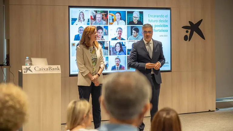 CaixaBank se reúne con sus accionistas de Navarra para explicarles los últimos resultados de la entidad. CAIXABANK