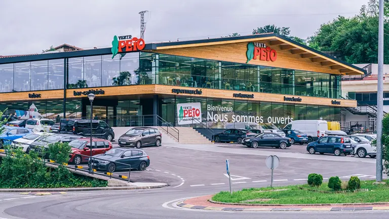 Imagen del exterior de Venta Peio donde se ubica el nuevo Lefties. VENTA PEIO