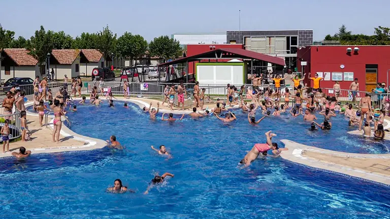 Piscina de recreo en el camping Iratxe Ciudad de Vacaciones. campingiratxe.com