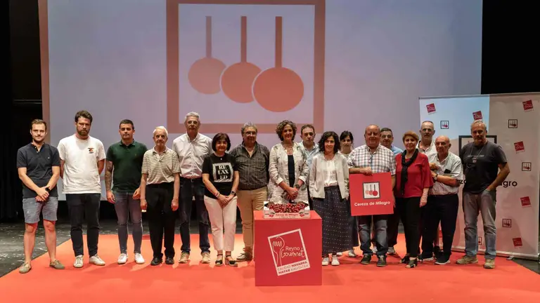 Foto de familia de la Asociación para la Promoción de la Cereza de Milagro. REYNO GOURMET