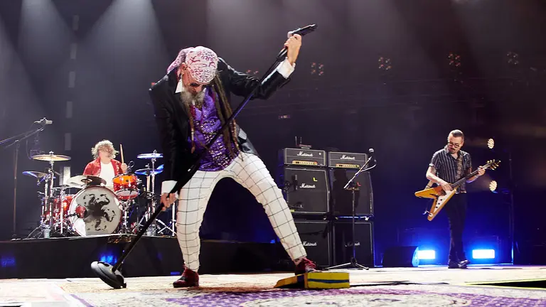 Concierto de Enrique Villarreal, El Drogas, en el Navarra Arena de Pamplona, con el que el músico pamplonés cierra la gira conmemorativa del 40 aniversario del primer concierto de Barricada. IÑIGO ALZUGARAY