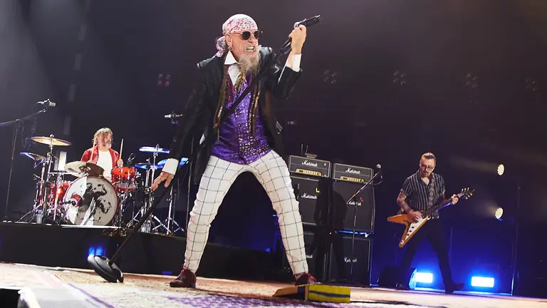 Concierto de Enrique Villarreal, El Drogas, en el Navarra Arena de Pamplona, con el que el músico pamplonés cierra la gira conmemorativa del 40 aniversario del primer concierto de Barricada. IÑIGO ALZUGARAY