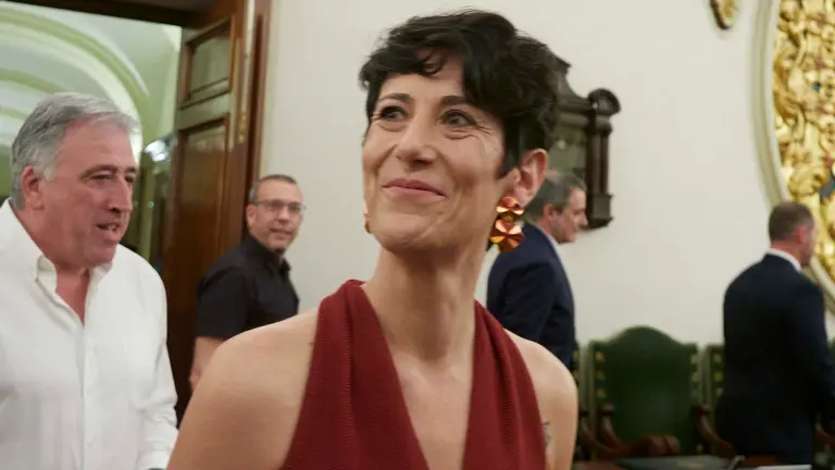 Elma Saiz del PSN PSOE Portavoz del grupo a 17 de junio de 2023, en Pamplona, Navarra (España). Los casi 8.100 ayuntamientos españoles en los que el pasado 28 de mayo se celebraron elecciones municipales se constituyen y eligen alcalde hoy, después de que las juntas electorales de zona hayan proclamado a las más de 67.000 personas que resultaron electas en los comicios de mayo. El artículo 195.1 de la Ley Orgánica del Régimen Electoral General (LOREG) establece que "las corporaciones municipales se constituyen en sesión pública el vigésimo día posterior a la celebración de las elecciones, salvo que se hubiese presentado recurso contencioso-electoral contra la proclamación de los concejales electos, en cuyo supuesto se constituyen el cuadragésimo día posterior a las elecciones".
Eduardo Sanz / Europa Press
17/6/2023