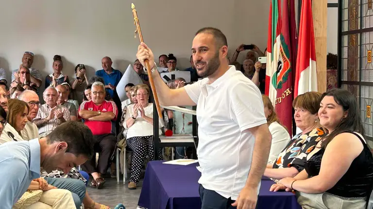 Asier Larrauri (EH Bildu), alcalde de Bermeo, ha tenido que abandonar el puesto tras dar positivo por alcoholemia.