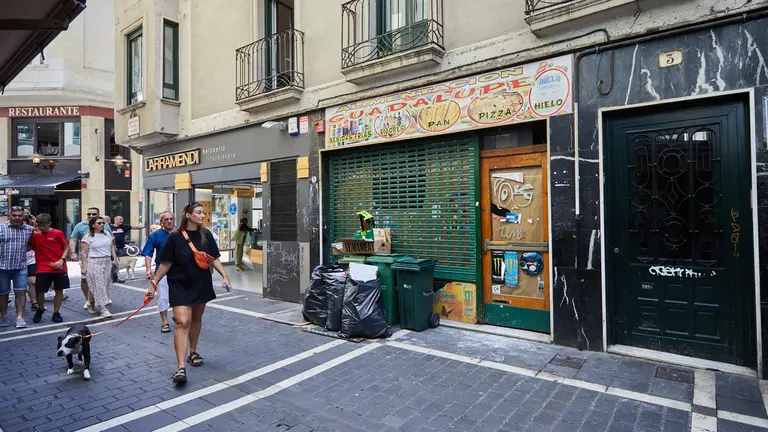 Local junto al portal número 3 de la calle de San Nicolás en Pamplona. IÑIGO ALZUGARAY