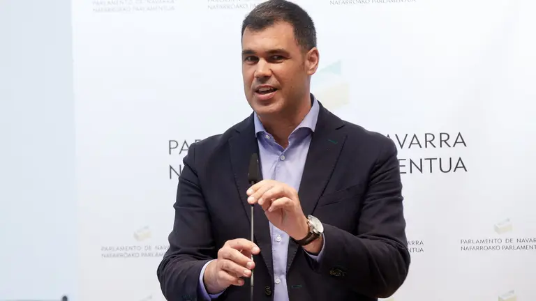 Javier García, portavoz del Partido Popular de Navarra, hace declaraciones tras la primera reunión de la Mesa y Junta de Portavoces del Parlamento de Navarra de la nueva legislatura. IÑIGO ALZUGARAY