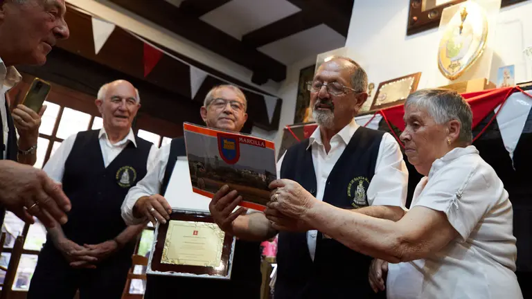 Homenaje de los Auroros de Santa María la Real de Pamplona a Javier Carricas. IÑIGO ALZUGARAY