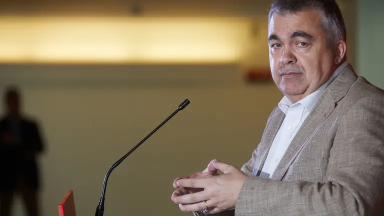 La secretaria general del PSN y candidata la Presidencia del Gobierno de Navarra, María Chivite, acompaña al secretario de Organización del PSOE y candidato al Congreso, Santos Cerdán, y al candidato al Senado, Javier Remírez, en el acto de presentación de las candidaturas socialistas al Congreso y al Senado. IÑIGO ALZUGARAY