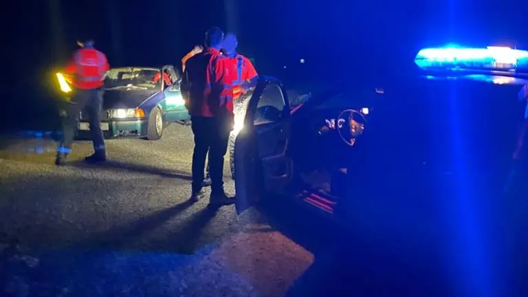 Momento de la identificación de los dos conductores. POLICÍA FORAL