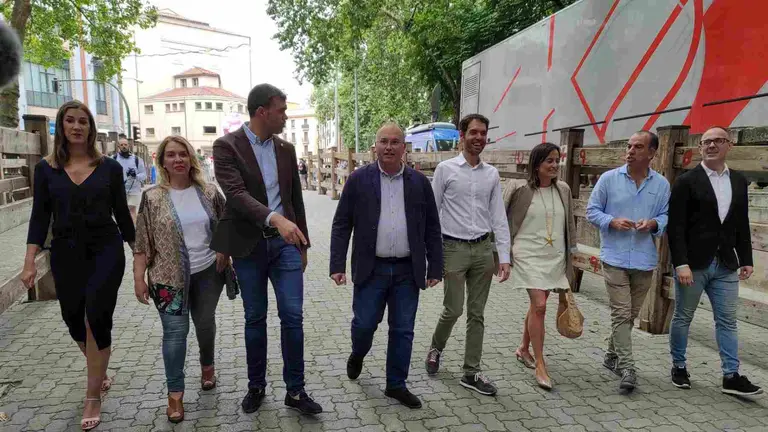 Los candidatos del PP de navarra a las elecciones generales con el secretario de Organización, Miguel Tellado.  EUROPA PRESS