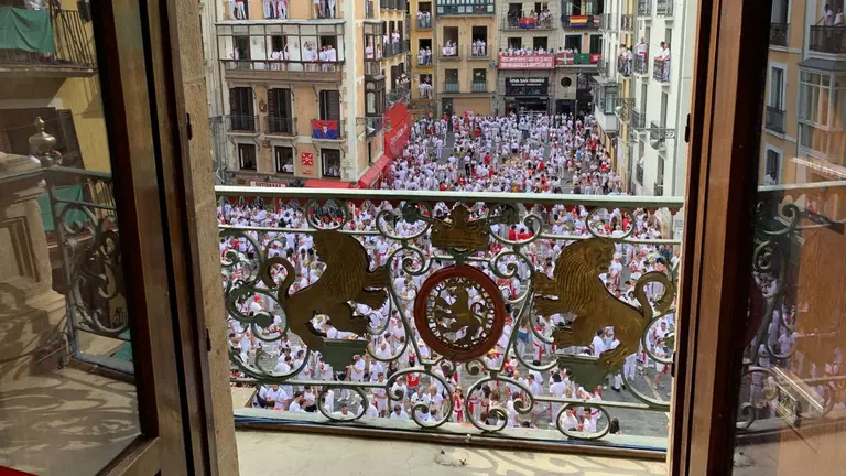 Ambiente previo al Chupinazo de San Fermín 2022 en Pamplona. PATXI CERVANTES
