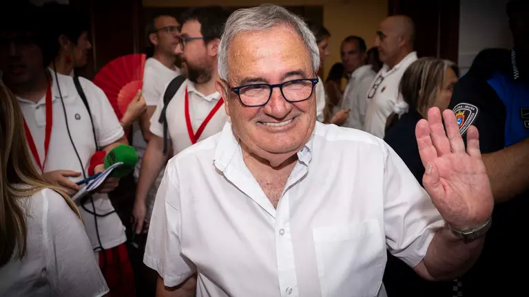 Chupinazo de San Fermín 2023 lanzado por Luis Sabalza y Osasuna desde el balcón
del Ayuntamiento de Pamplona. JASMINA AHMETSPAHIC