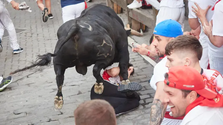 Sexto encierro de San Fermín 2023 en el tramos de Telefónica con toros de la ganadería de Jandilla. Eduardo Sanz / Europa Press