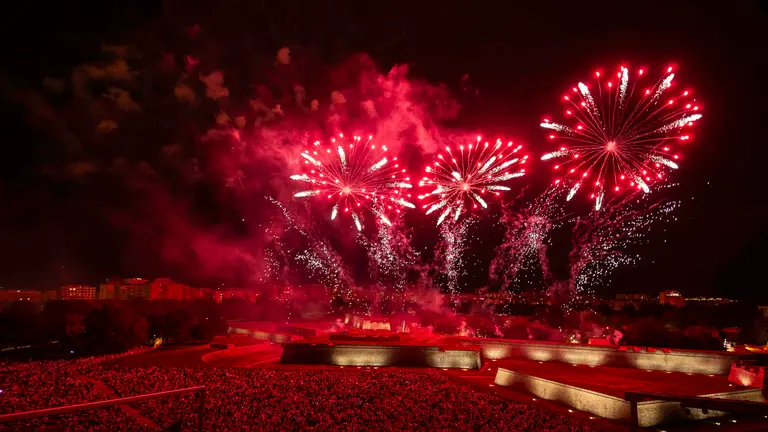 Lanzamiento de fuegos artificiales el 12 de julio durante las fiestas de San Fermín 2023. JASMINA AHMETSPAHIC
