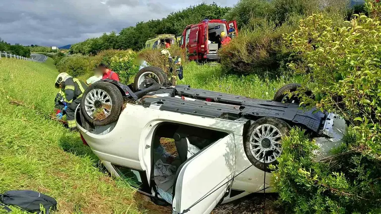 Accidente de tráfico con cuatro heridos ocurrido en Araquil. BOMBEROS DE NAVARRA