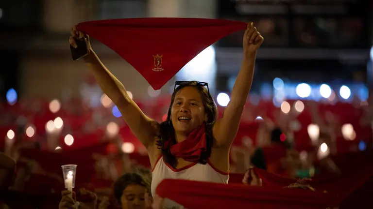Pamplona ha despedido las fiestas con el tradicional acto del _Pobre de mí_  . Maite H. Mateo-05