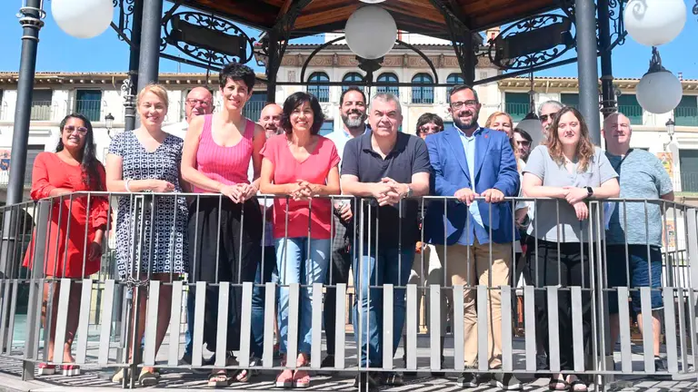 Candidatos del PSN en un acto electoral en Tudela. PSN