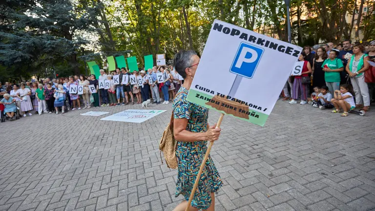 Concentración contra la creación del parking de la Plaza de la Cruz de Pamplona. IÑIGO ALZUGARAY