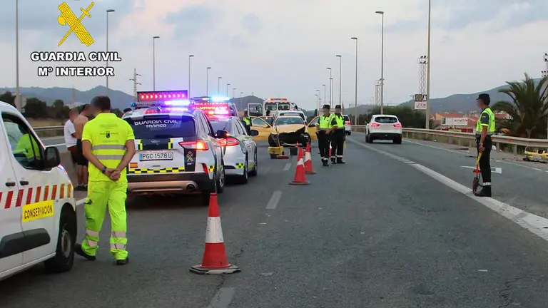 Detenido un menor en Cartagena al sufrir un accidente el coche que conducía, morir la persona que iba en el maletero y huir. GUARDIA CIVIL