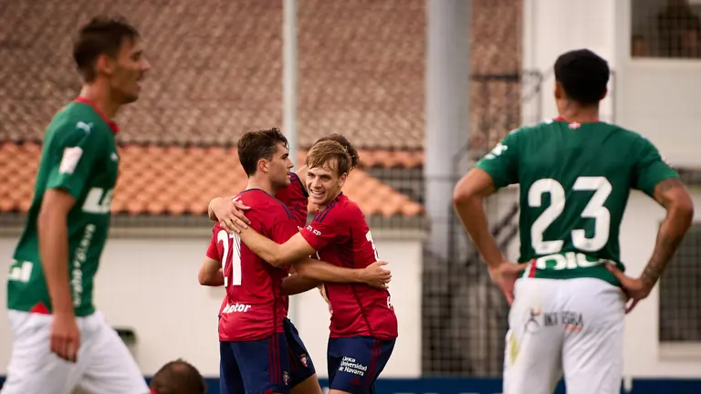 Osasuna se enfrenta al Alavés durante un partido de pretemporada 23-24 en Tajonar. PABLO LASAOSA