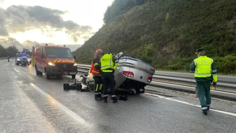Muere una chica navarra de 21 años y otra resulta herida tras salirse de la carretera en la autovía. GUARDIA CIVIL
