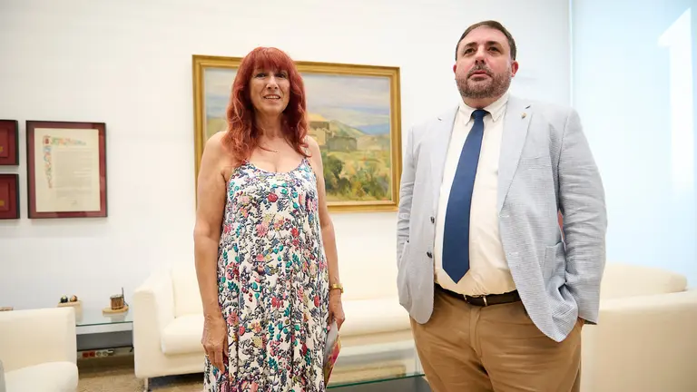 Maite Nosti, de Vox, se reune con el presidente del Parlamento, Unai Hualde. PABLO LASAOSA