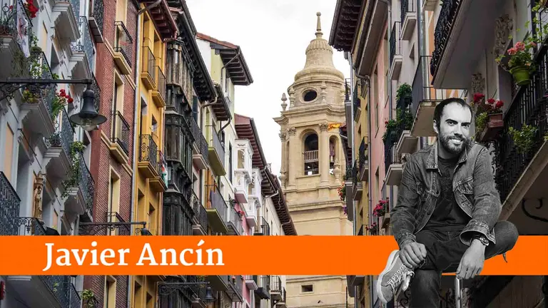 Imagen de archivo de la Catedral de Pamplona vista desde la calle Curia.
