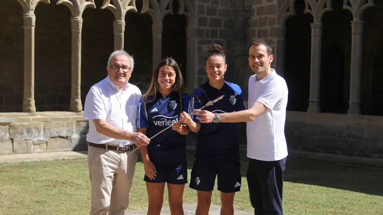 Desde la izquierda, Luis Sabalza, Iara Lacosta, Ainhoa Guallar y, el alcalde, Javier Solozábal. NACHO SOLLA / CEDIDA