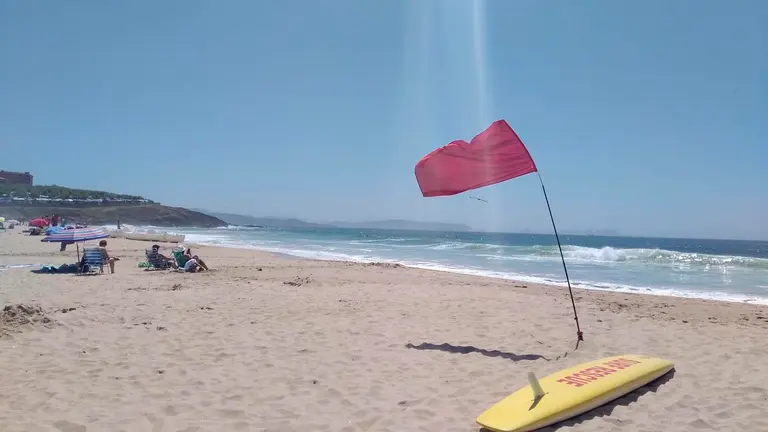 Zona restringida al baño en una zona de la playa de Montalvo. - AYUNTAMIENTO SANXENXO