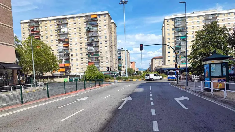 Rotonda de San Jorge en el cruce entre la Avenida de Navarra y la Avenida de San Jorge.
