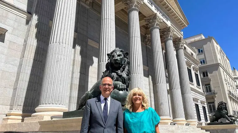 Alberto Catalán y María Caballero tras tomar posesión como diputado y senadora de UPN, respectivamente. UPN