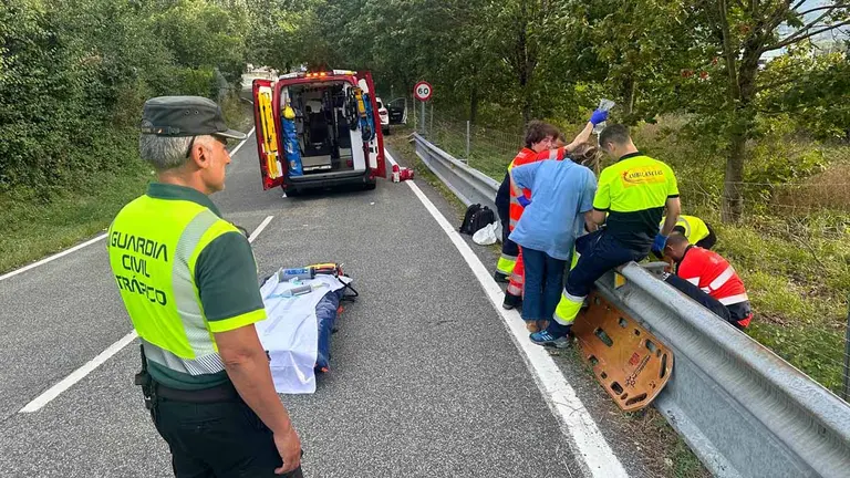 Herido grave un ciclista tras sufrir una caída en Irurzun. GUARDIA CIVIL