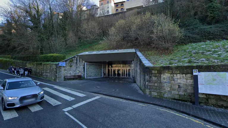 Ascensor de La Rochapea entre Santo Domingo y el puente de Curtidores. GOOGLEMAPS