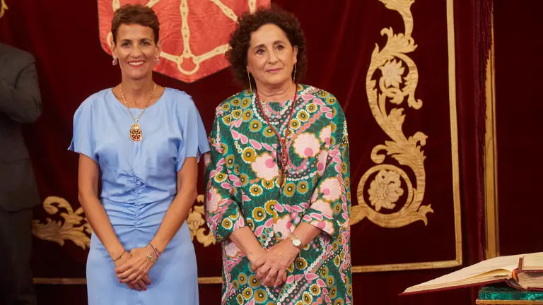 Acto de toma de posesión de los nuevos consejeros y consejeras del Ejecutivo foral presidido por la presidenta del Gobierno de Navarra, María Chivite, en el Salón del Trono del Palacio de Navarra. IÑIGO ALZUGARAY