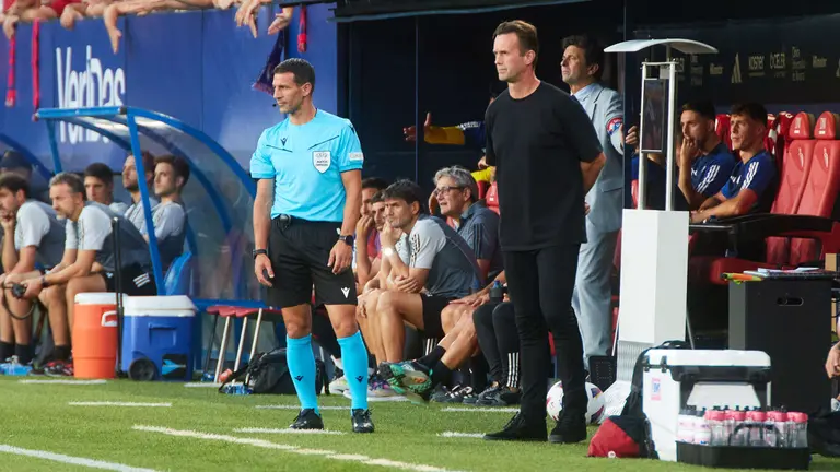 Ronny Deila (entrenador Club Brugge) durante el partido de ida de la previa de la UEFA Europa Conference League entre CA Osasuna y Club Brugge disputado en el estadio de El Sadar en Pamplona. IÑIGO ALZUGARAY