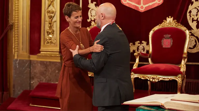 Acto de toma de posesión de José Luis Arasti como consejero de Economía y Hacienda, con la presencia de la presidenta María Chivite, en el Salón del Trono del Palacio de Navarra. IÑIGO ALZUGARAY